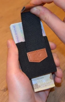 MakakaOnTheRun Kartenetui Pull Tab
