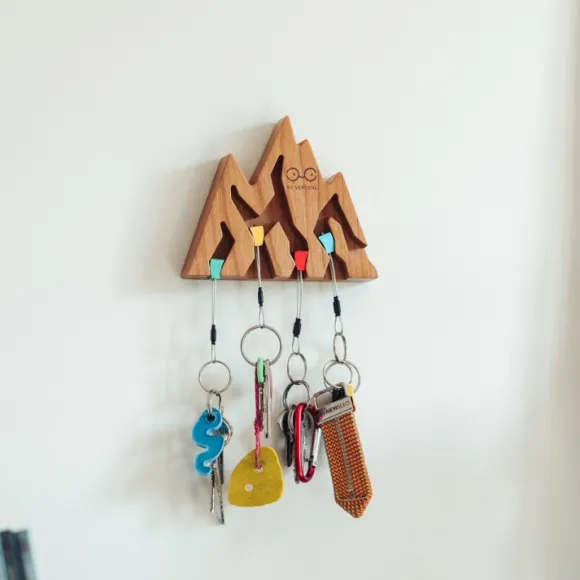 YY Vertical Key Holder Mountain