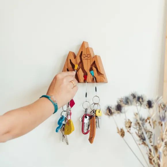YY Vertical Key Holder Mountain